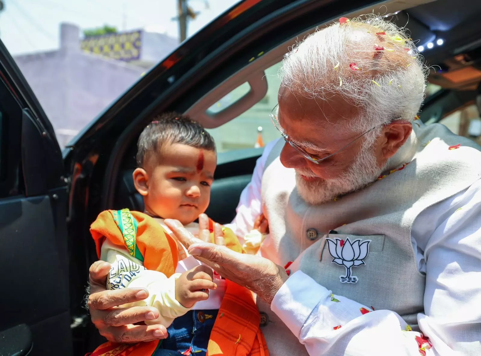 Modi's Heartwarming Encounter in Warangal
